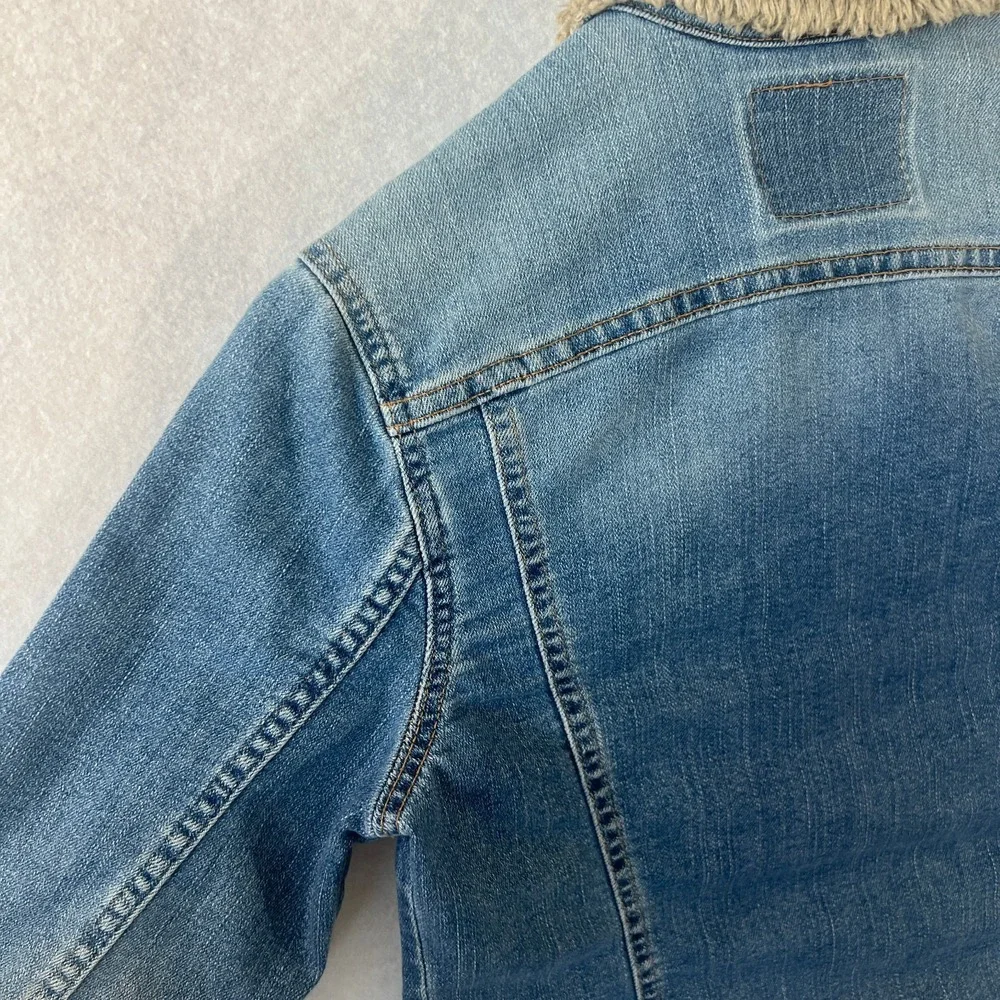Levi's Women's M Denim Trucker Jacket Blue Button Sherpa Fur Trim 90s‎ Y2k